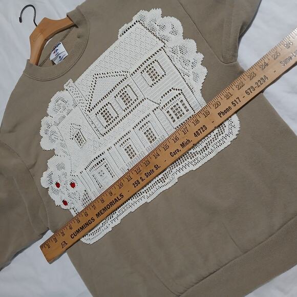 Jerzees Large Tan APPLE THEMED Sweatshirt Lace House Appliqué HANDMADE cot/poly - Picture 9 of 11